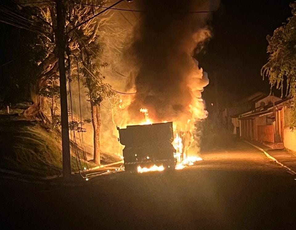 Polícia civil vai investigar incêndio em veículos da prefeitura de Lavrinhas