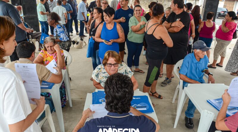 Moradores de bairro em Aparecida recebem regularização de posse