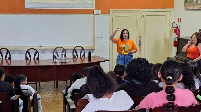 Projeto CRAS nas Escolas realiza ações do Maio Laranja em Cruzeiro
