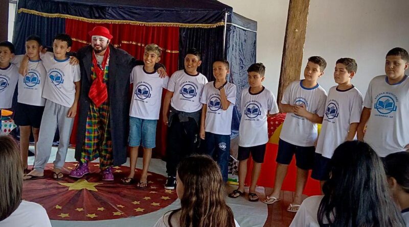 Cultura no Casarão retorna com apresentações circenses para alunos da rede municipal de Lavrinhas