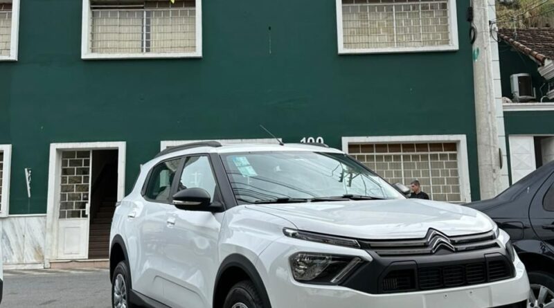 Prefeitura de Queluz amplia frota da Saúde com dois novos veículos