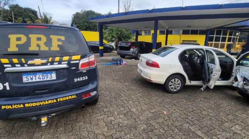 PRF apreende mais de 1.300 ampolas de medicamentos irregulares na Via Dutra, em Lavrinhas