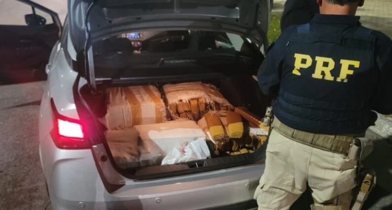 PRF apreende 149 quilos de maconha e prende duas pessoas em Lavrinhas