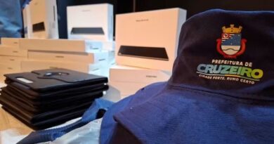 Prefeitura de Cruzeiro entrega tablets e kits de trabalho para agentes da Saúde