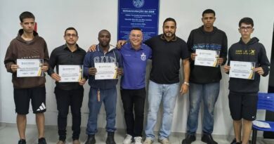 Sindicato dos Metalúrgicos encerra curso gratuito de barbearia em Cruzeiro