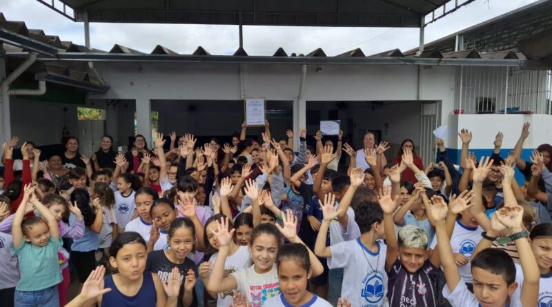 Duas escolas de Lavrinhas recebem Prêmio Escola Ouro